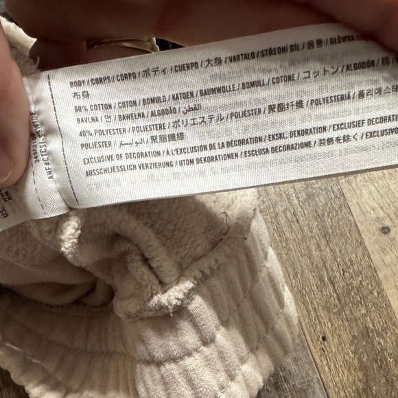 Hollister Ultra High Rise Black Cream Colorblock Shorts Small Fleece - Picture 7 of 7